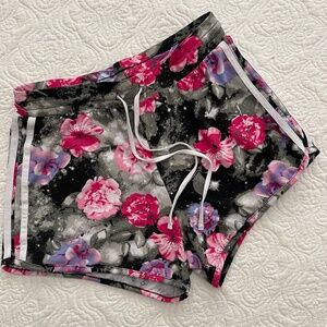 NO BOUNDARIES Floral Print Loungewear Shorts Size Small (3-5)